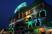 Bild vom Geisterhotel von Christa Fellerhoff auf dem Sommerdom 2014 (09.08.) in Hamburg