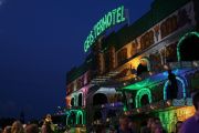 Bild vom Geisterhotel von Christa Fellerhoff auf dem Sommerdom 2014 (09.08.) in Hamburg