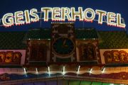 Bild vom Geisterhotel von Christa Fellerhoff auf dem Sommerdom 2014 (09.08.) in Hamburg